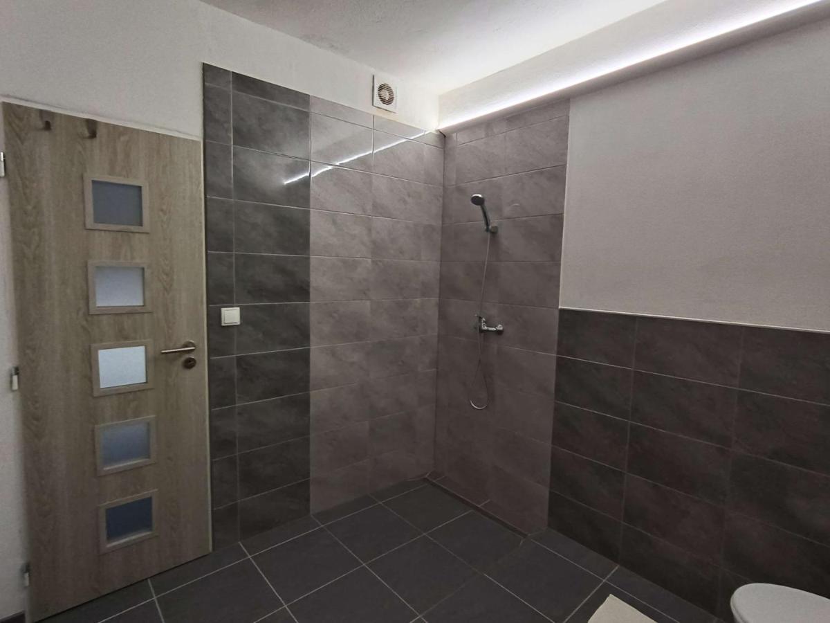 Apartmany Nad Splavem Znojmo Buitenkant foto